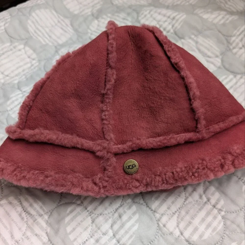 UGG Women`s Sheepskin Bucket Hat One Size Pink - Picture 1 of 15